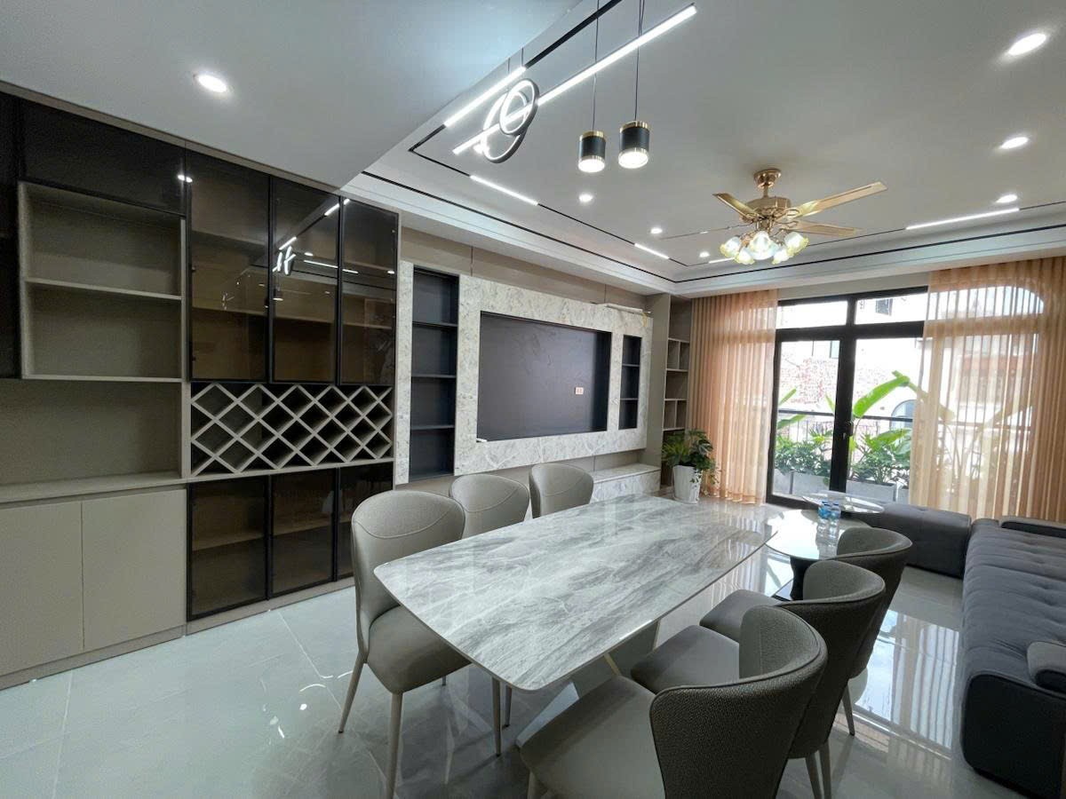 HÓT CHỦ DI CƯ NƯỚC NGOÀI BÁN GẤP NHÀ LONG BIÊN 3