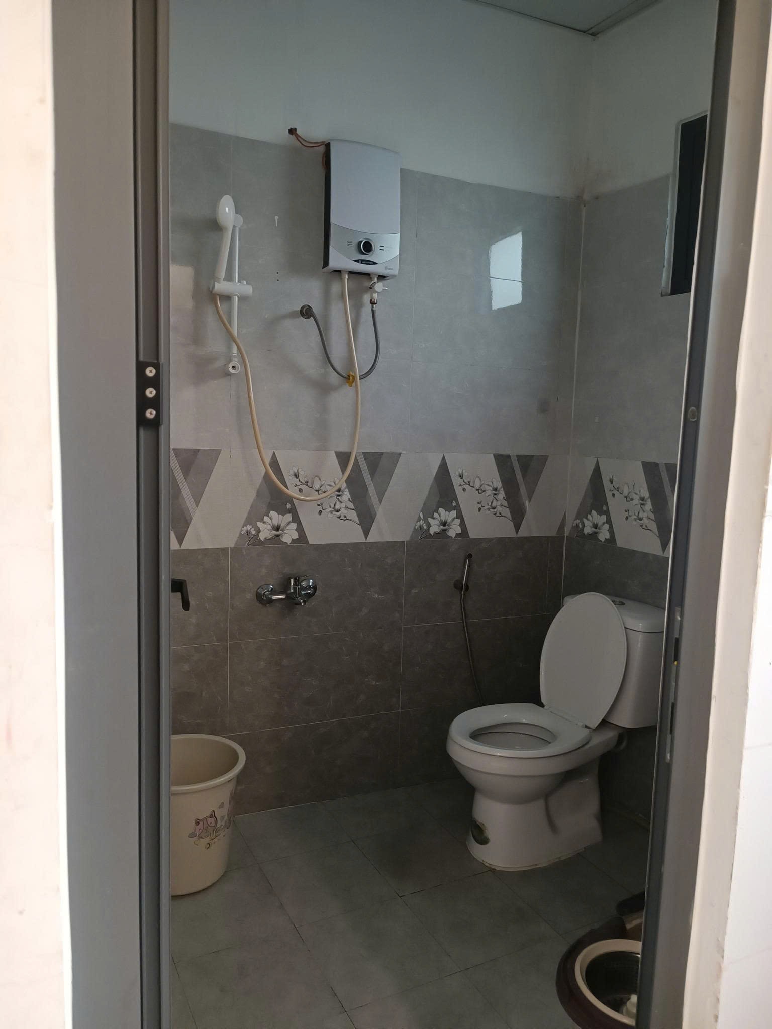 CHO THUÊ NHÀ ĐƯỜNG CÁCH MẠNG THÁNG 8- ĐÀ LẠT  8 TRIỆU 5