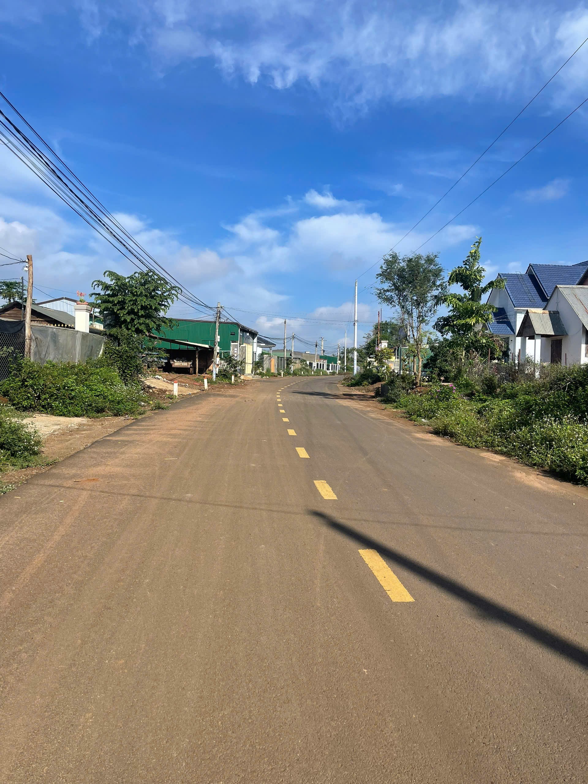 Bán 3300m2  đất đường nhựa gần sân bóng R"chai Phú Hội -Đức Trọng- Lâm Đồng. 12,5 tỷ. 2