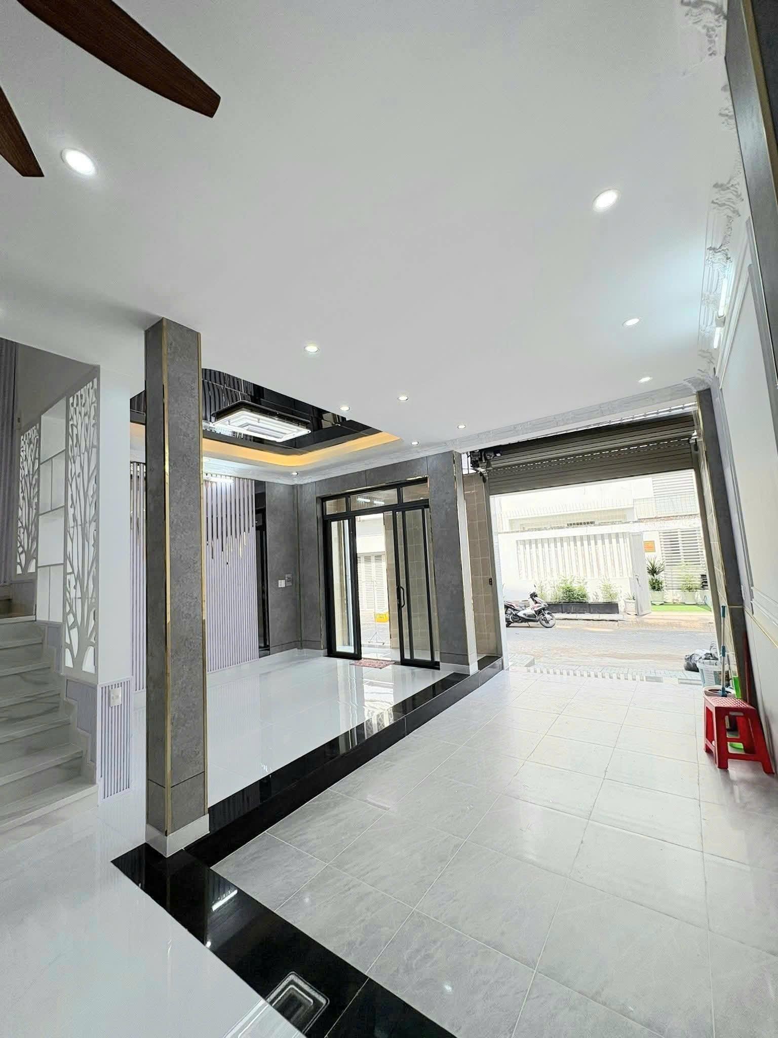 Anh Hiêp bộ đội về hưu cần bán nhà hẻm xe hơi Lê Văn Lương, 4 tầng, 6.4x13.5m 2