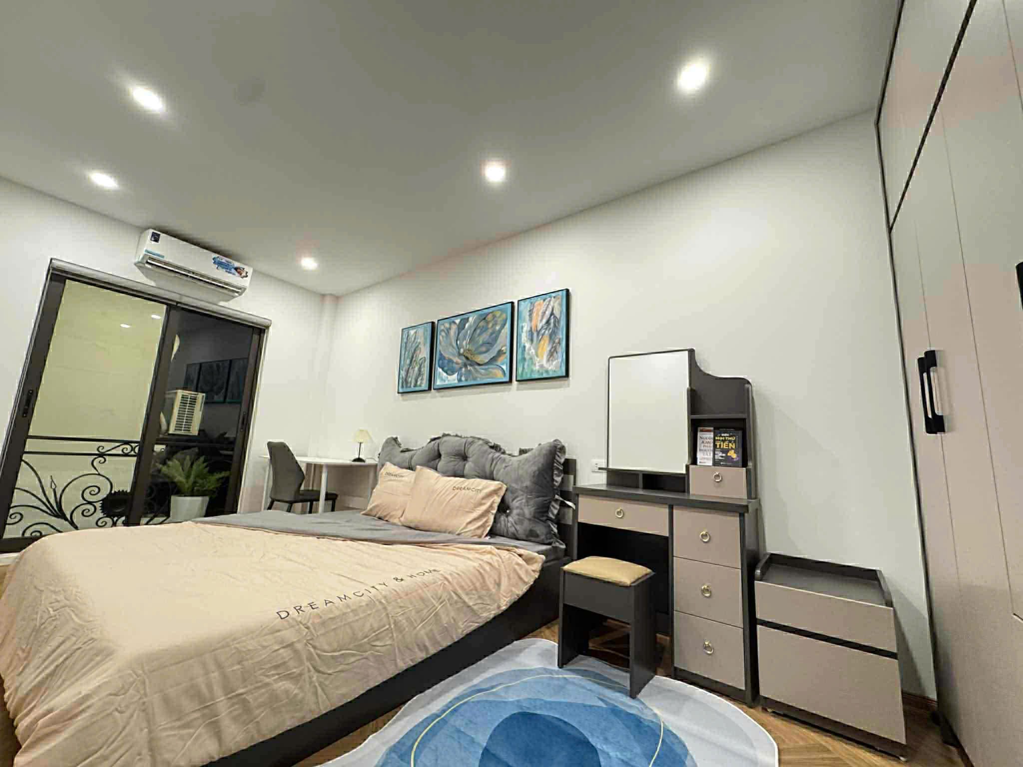 Nhà Đẹp Trung Tâm Thạch Bàn – Cổ Linh, 40m², Thang Máy Xịn, Giá Nhỉnh 11 Tỷ 1