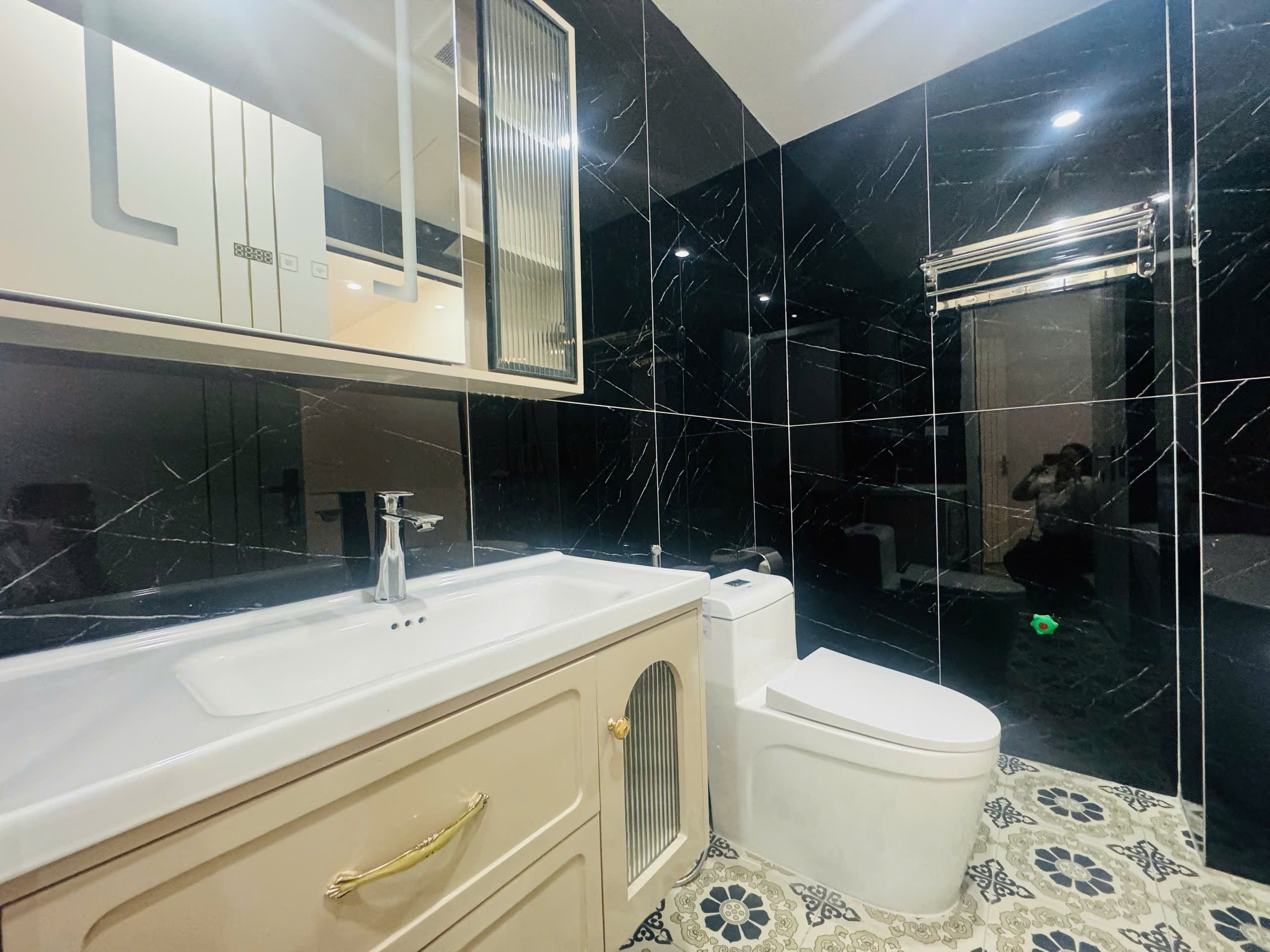 NHÀ ĐẸP THẠCH BÀN – THANG MÁY – GARA Ô TÔ – FULL NỘI THẤT 2