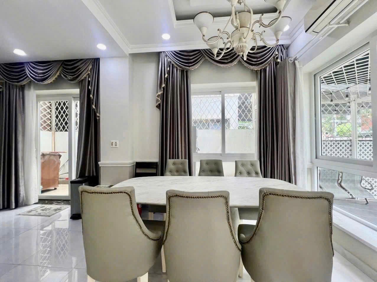 Cho thuê Biệt thự Phường Phú Mỹ, Quận 7, Diện tích 216m², Giá Thương lượng 4