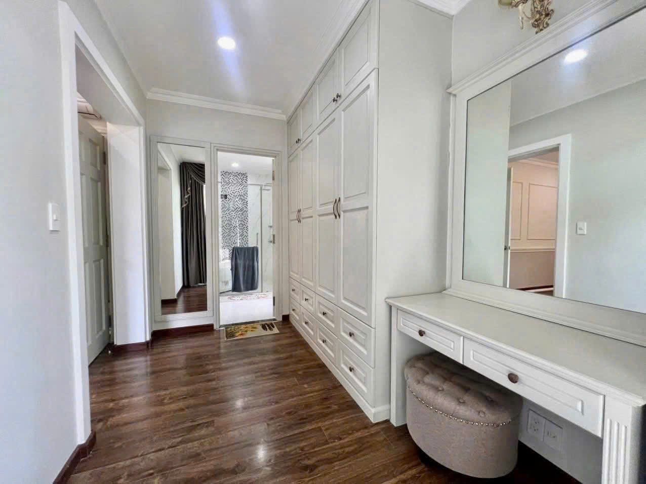 Cho thuê Biệt thự Phường Phú Mỹ, Quận 7, Diện tích 216m², Giá Thương lượng 3
