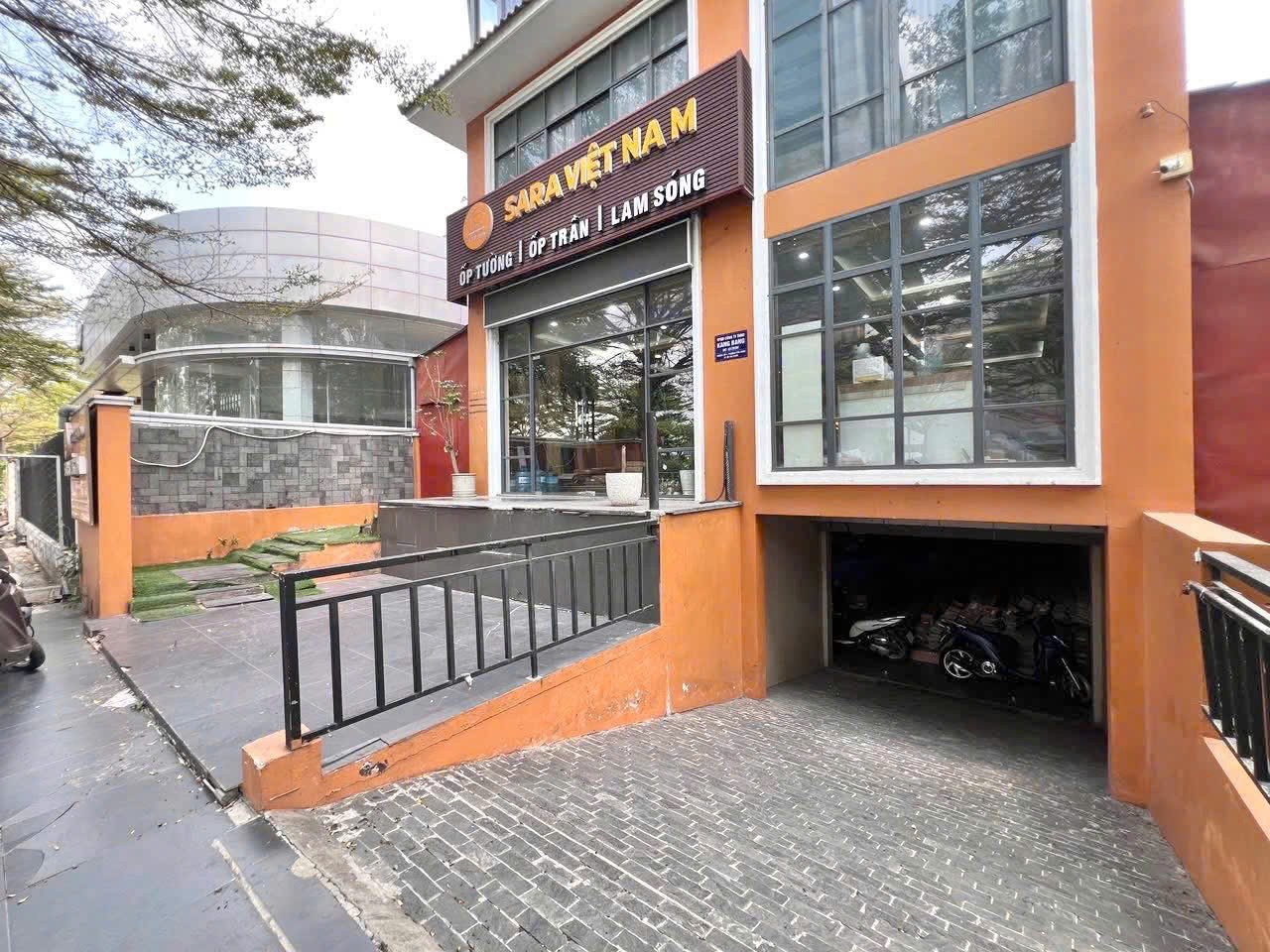 Cho thuê Biệt thự Phường Tân Phong, Quận 7, Diện tích 225m², Giá 75 Triệu/tháng