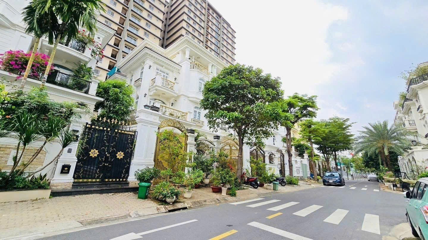 Cần bán Biệt thự Quận 7, Hồ Chí Minh, Diện tích 220m², Giá 54 Tỷ