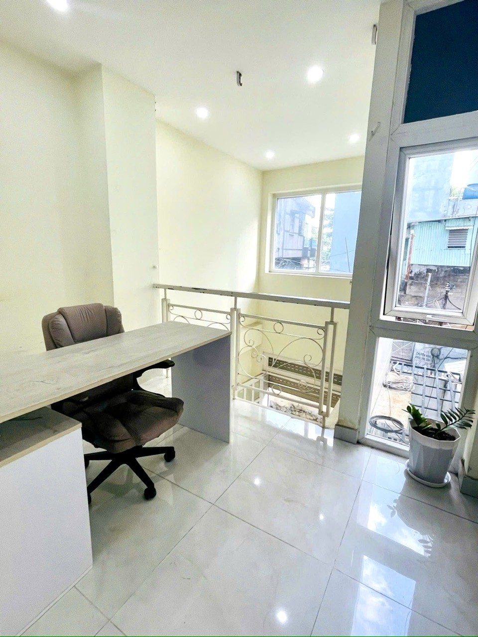 BÁN NHÀ 5M RA MT TÔN THẤT THUYẾT- 4 TẦNG- XE HƠI ĐẬU CỬA- GIAO THƯƠNG NGUYỄN THẦN HIẾN- BẾN VÂN 3