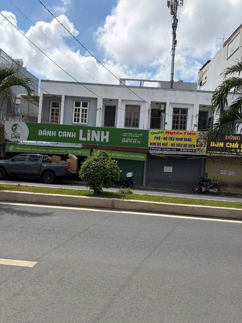 cần Bán nhà MT đường Phú Thuận phường Phú Thuận Quận 7. dt 18x10m CN 144m2 hiện trạng 1 trệt 1 lầu
