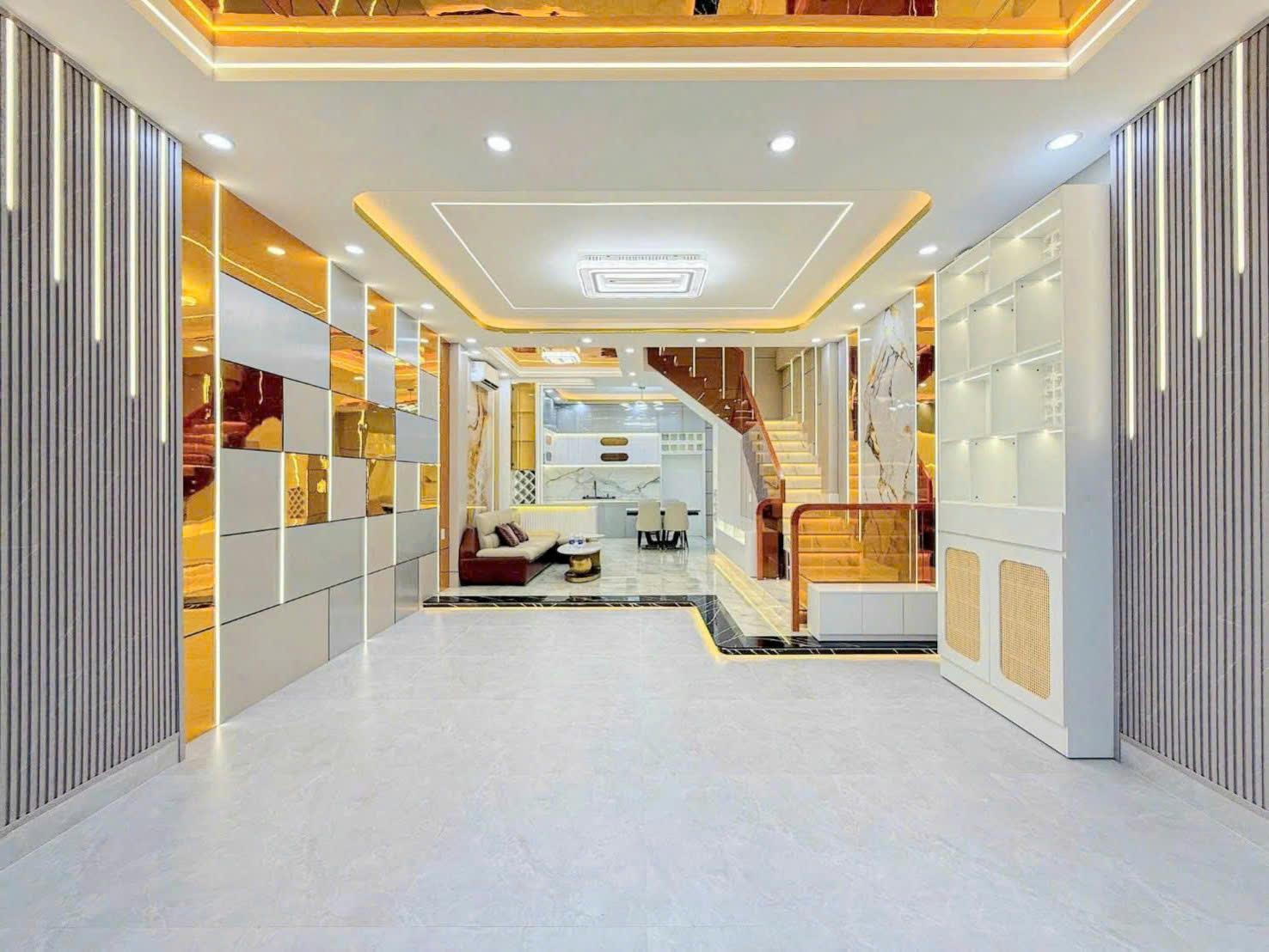 Anh Hải cần bán nhà hẻm xe hơi cạnh Phú Mỹ Hưng, 4 tầng, để lại nội thất