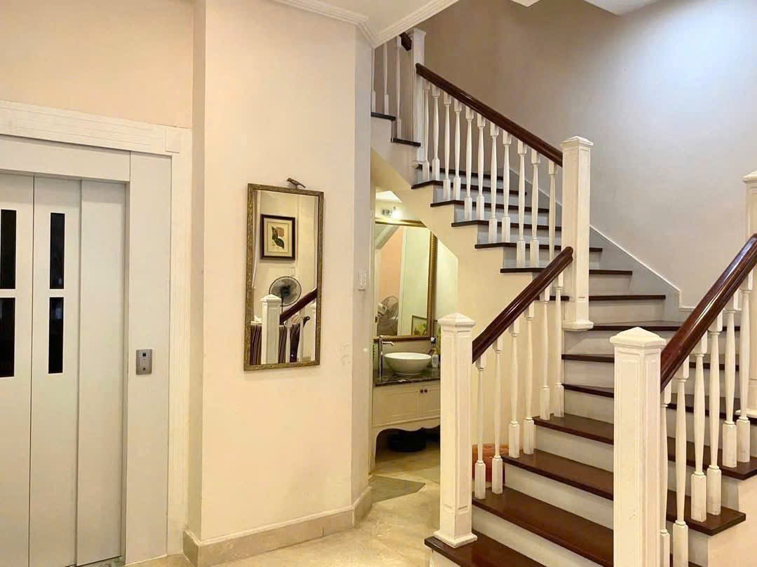 Cho thuê Biệt thự Phường Phú Mỹ, Quận 7, Diện tích 180m², Giá 100 Triệu/tháng 5