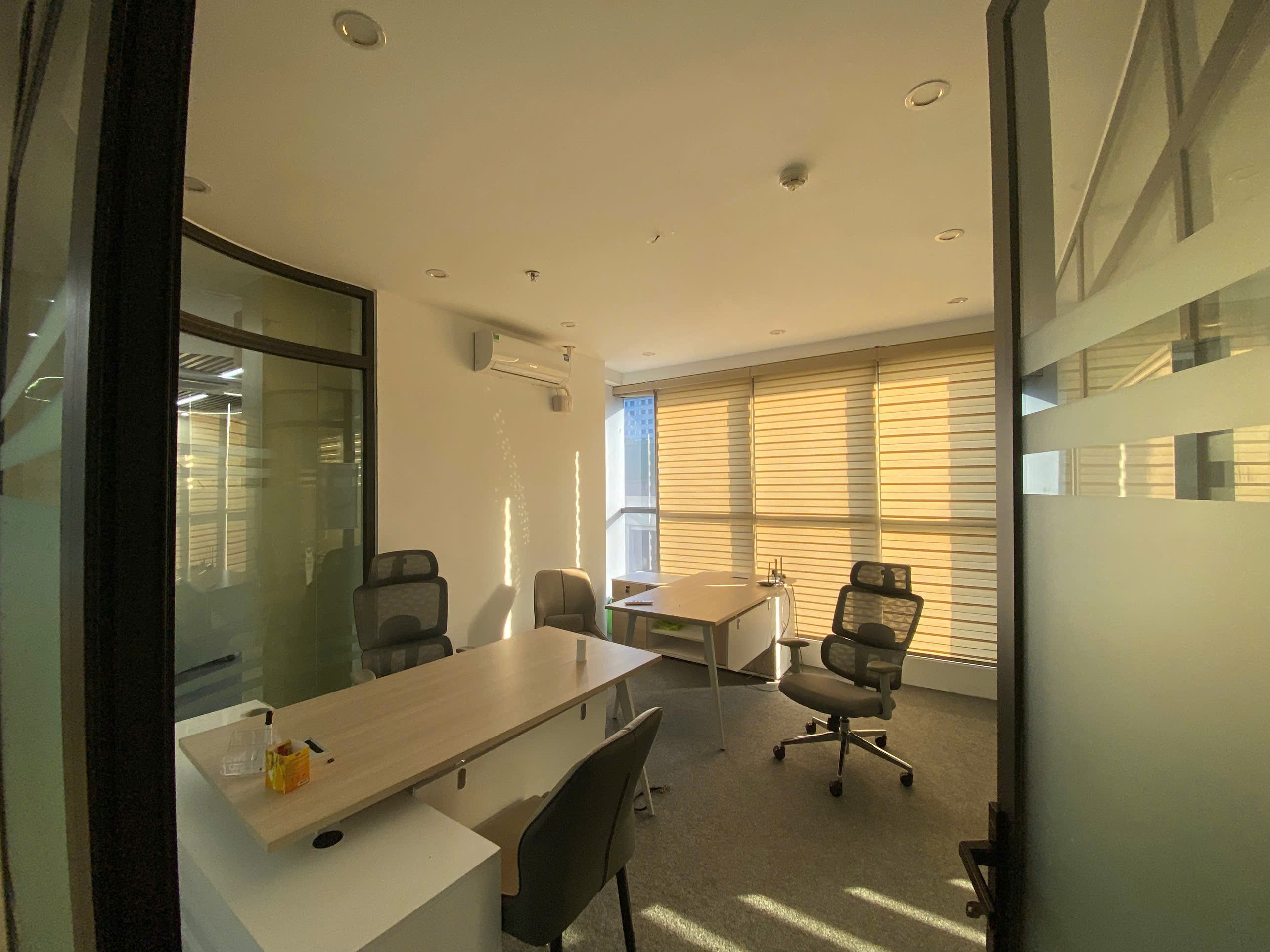 SANG NHƯỢNG VĂN PHÒNG TẦNG 3 TÒA HOÀNH SƠN COMPLEX, NGÕ 282 NGUYỄN HUY TƯỞNG