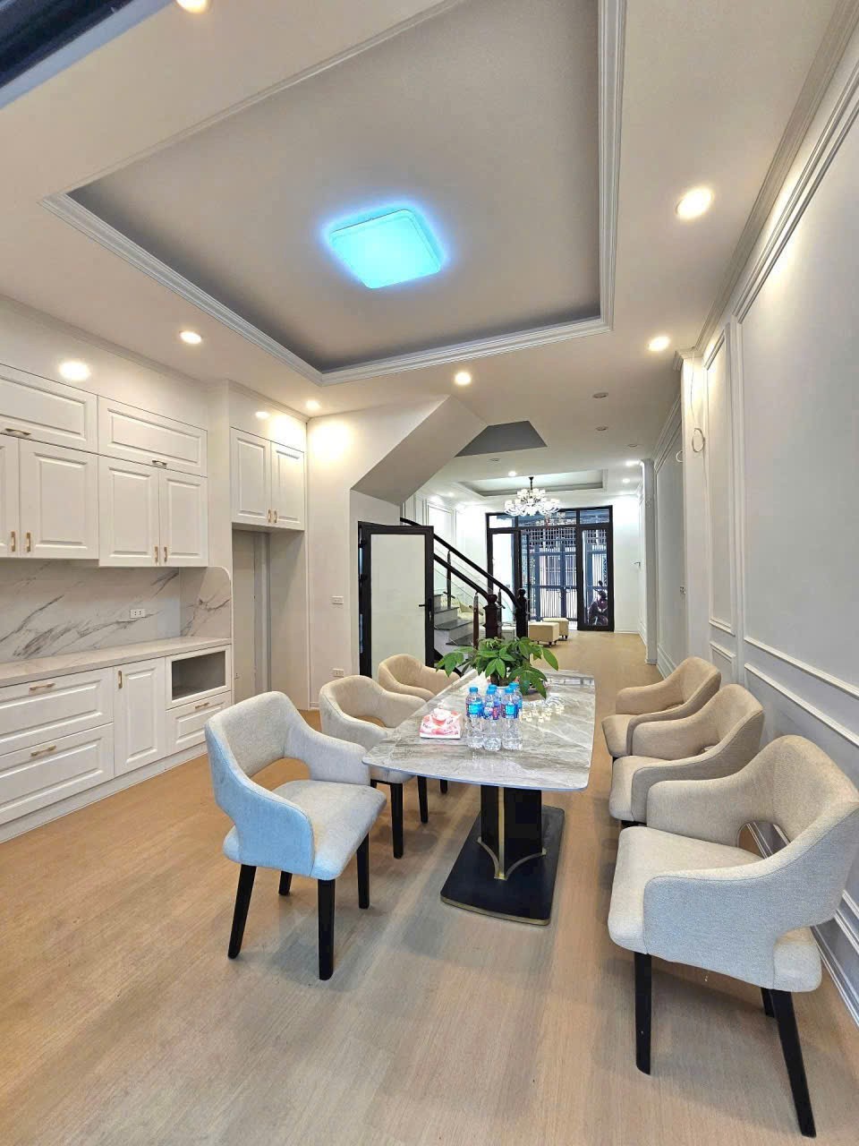 BÁN NHÀ ĐẸP THẠCH BÀN – NGÕ Ô TÔ – NỘI THẤT SANG XỊN GIÁ NHỈNH 10 TỶ