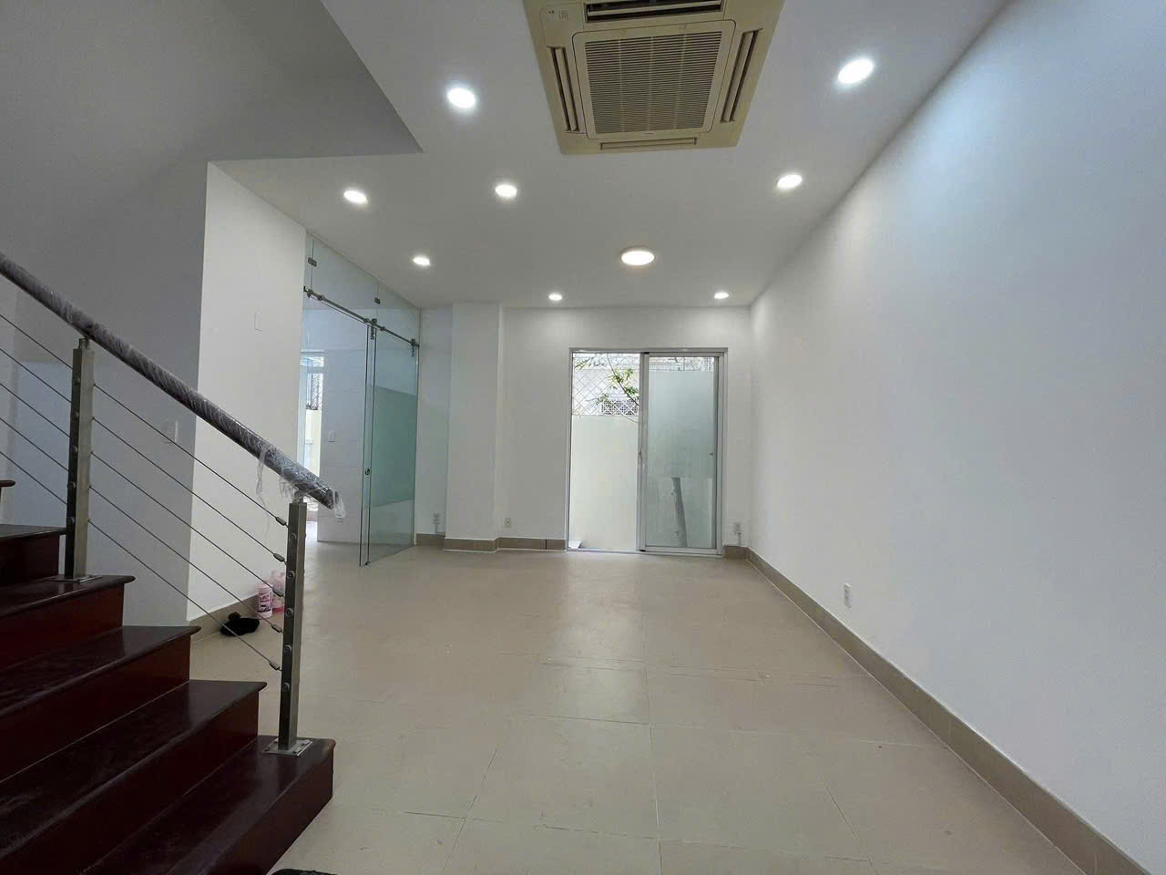 Cho thuê Nhà mặt tiền Phường Phú Mỹ, Quận 7, Diện tích 140m², Giá 042 Triệu/tháng