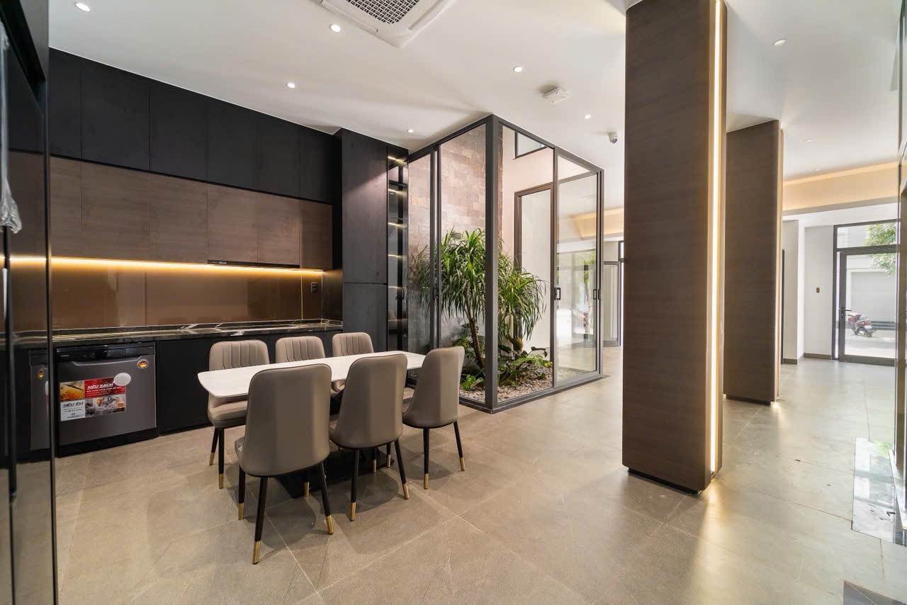 Cho thuê Nhà mặt tiền Phường Long Bình, Quận 9, Diện tích 100m², Giá 100 Triệu/tháng