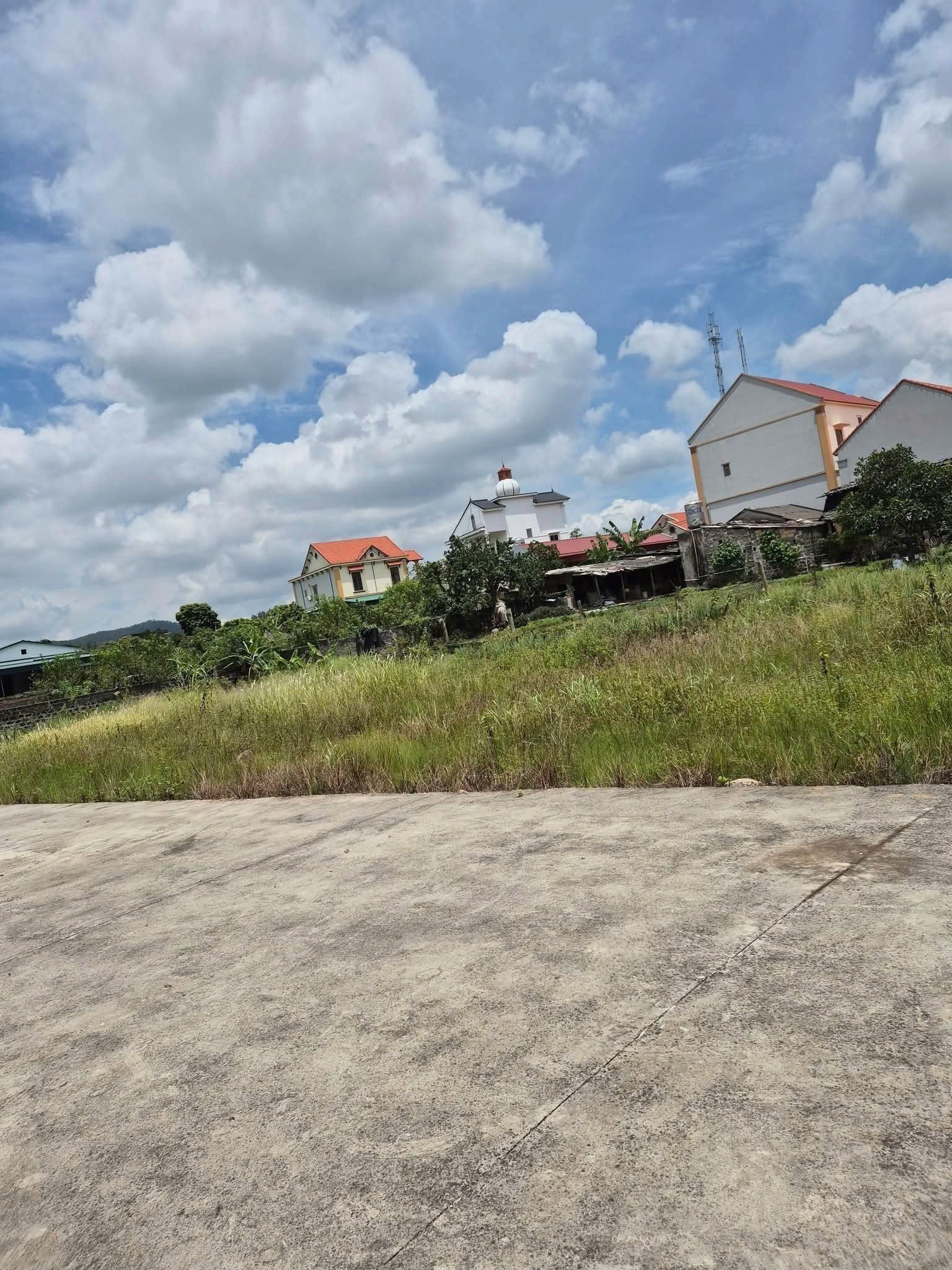 Cần bán Đất Xã Hoàng Tiến, Chí Linh, Diện tích 700m², Giá 30 Triệu/m²