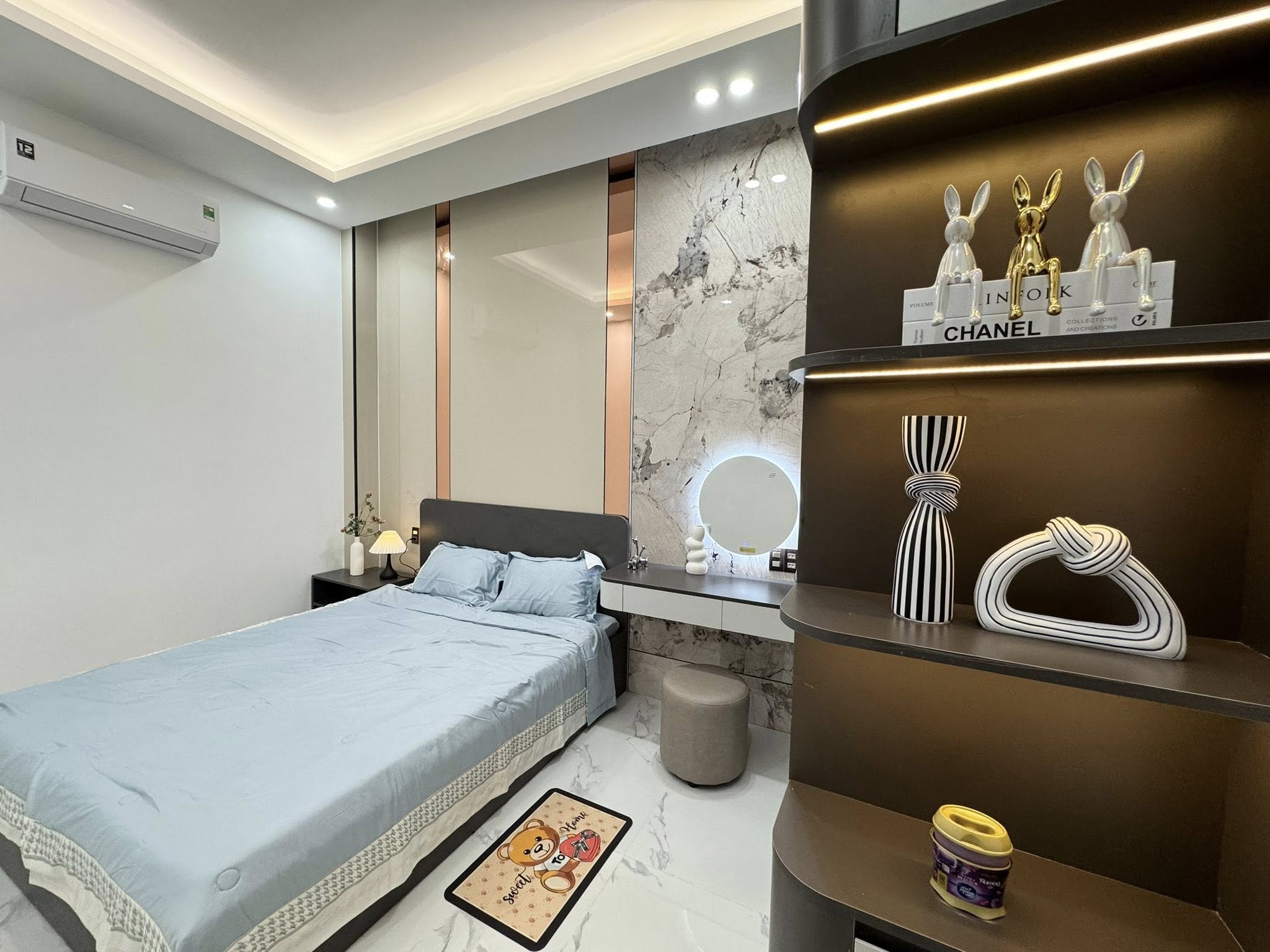 Cần Bán 3 tầng 3 mê kiệt 3m đường Trần Cao Vân