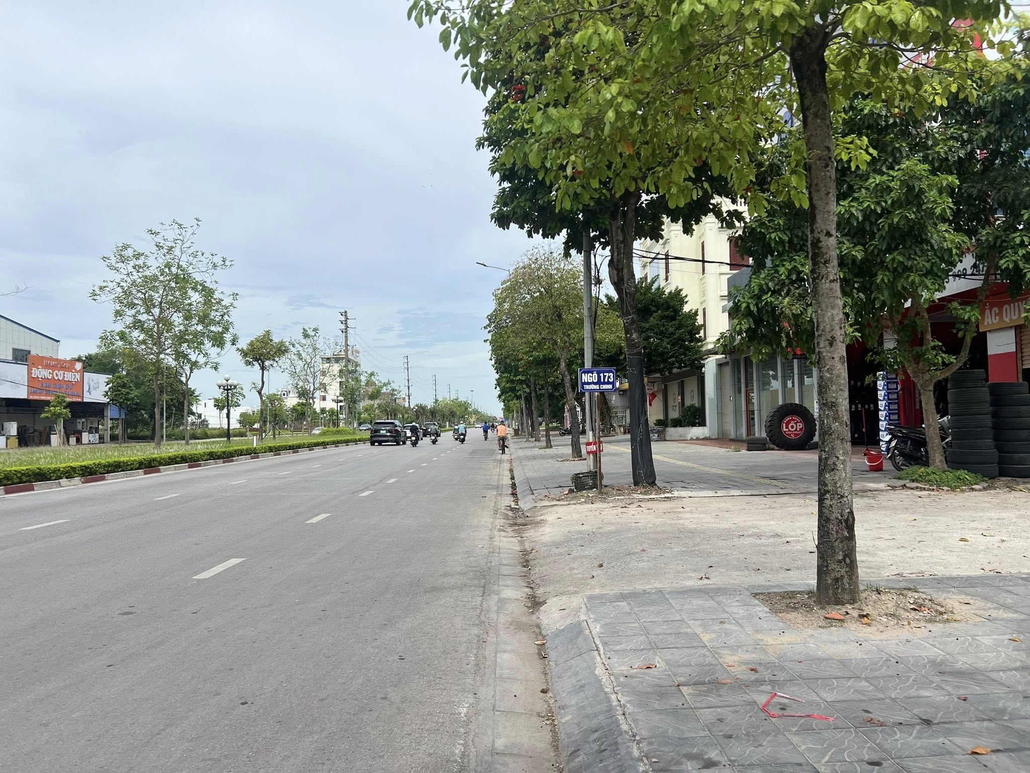 Bán đất lô góc thương mại dịch vụ mặt đường Trường Chinh, TP HD, 724m2, 3 mặt đường