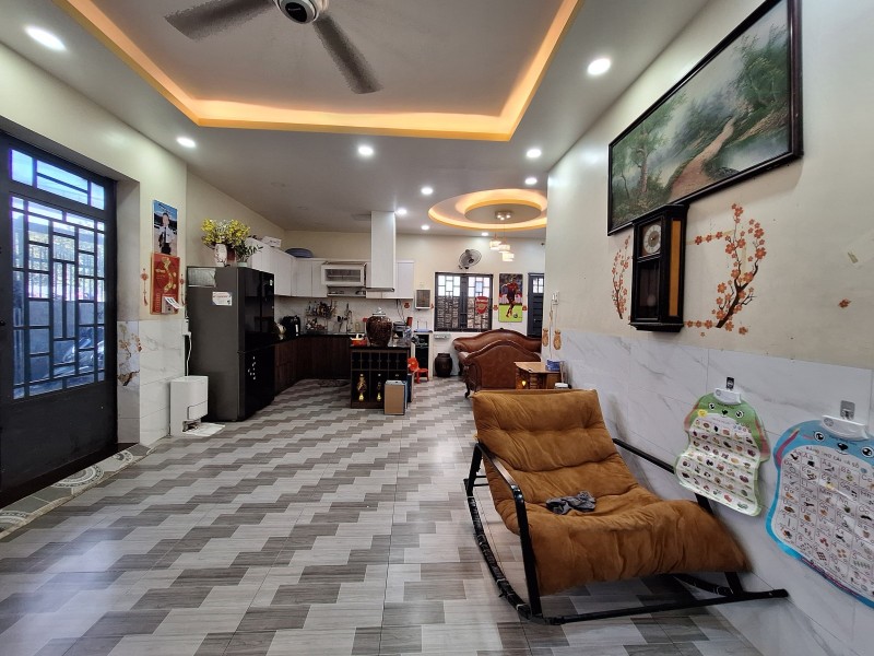 Bán nhà Quốc Lộ 13, Hiệp Bình Phước, Thủ Đức, TP HCM. DT 104m2,  2 tầng, SH. Giá 7,75  tỷ. 3