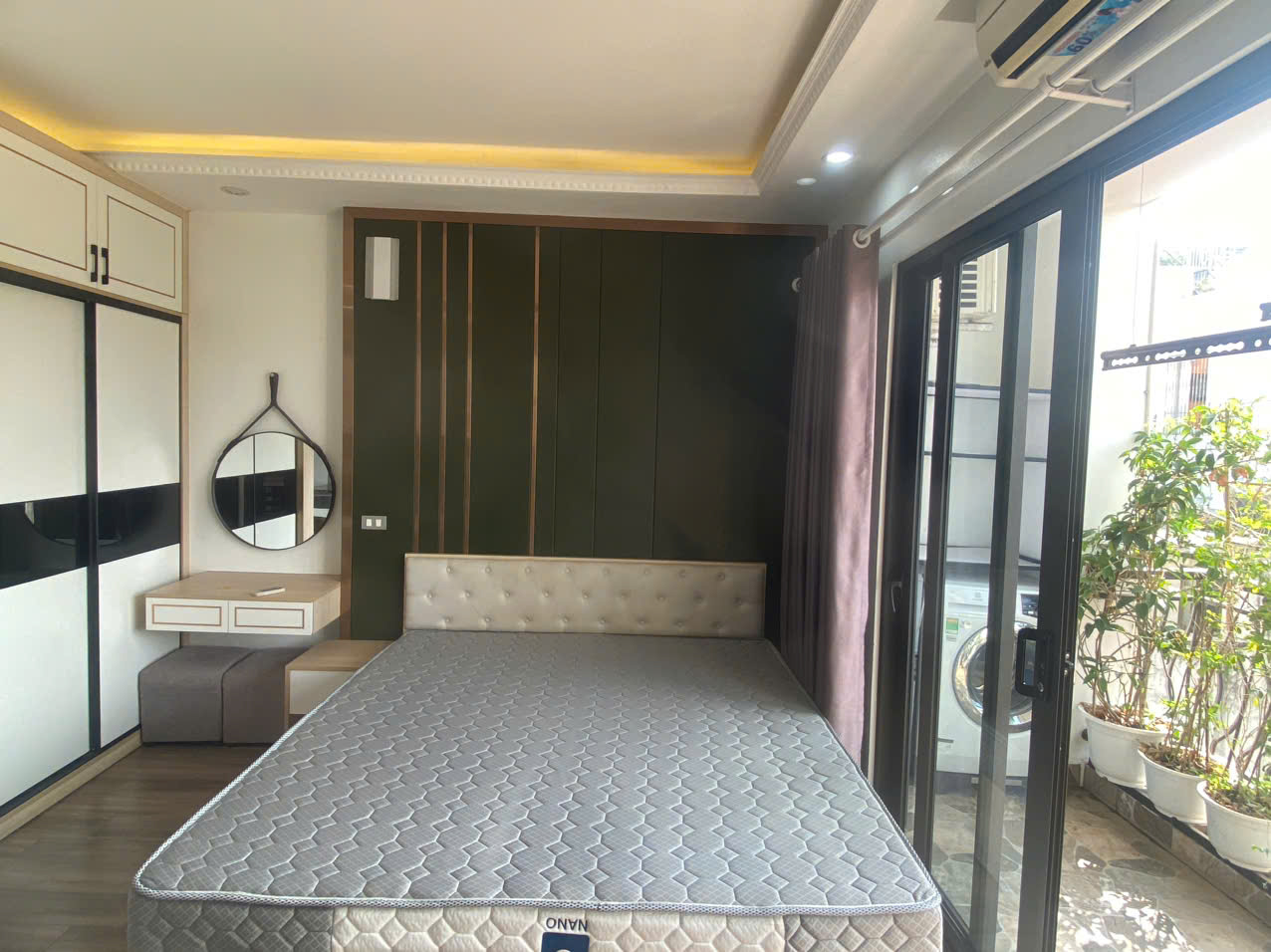 Cho thuê Căn Chung cư mini giá rẻ tại Ngõ 193 Trích Sài. Ban công View cực thoáng. Chỉ 6.5tr