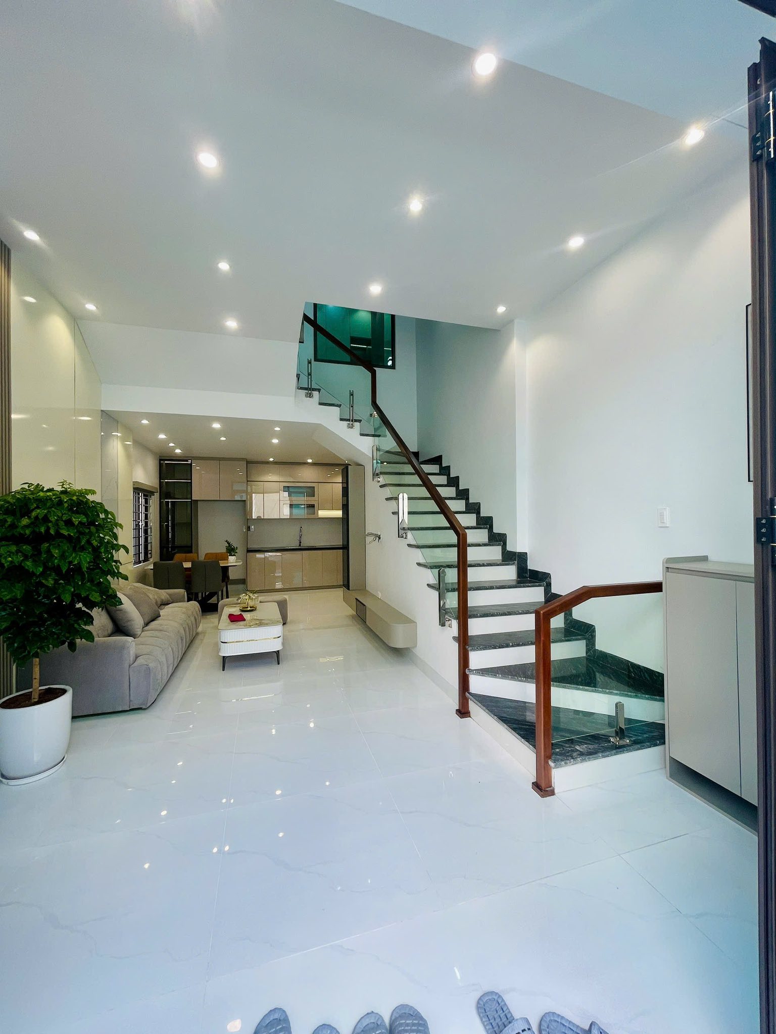 Bán nhà ngõ đường Nguyễn Lương Bằng, ph Thanh Bình, TP HD, 51.8m2, mt 4.42m, 3 tầng, 3 ngủ 5
