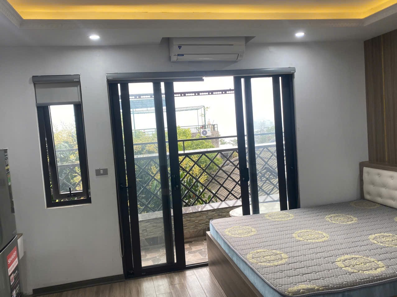 Cho thuê Căn hộ chung cư mini tại ngõ 193 Trích Sài. Ban công thoáng View Hồ Tây. Chỉ 7tr