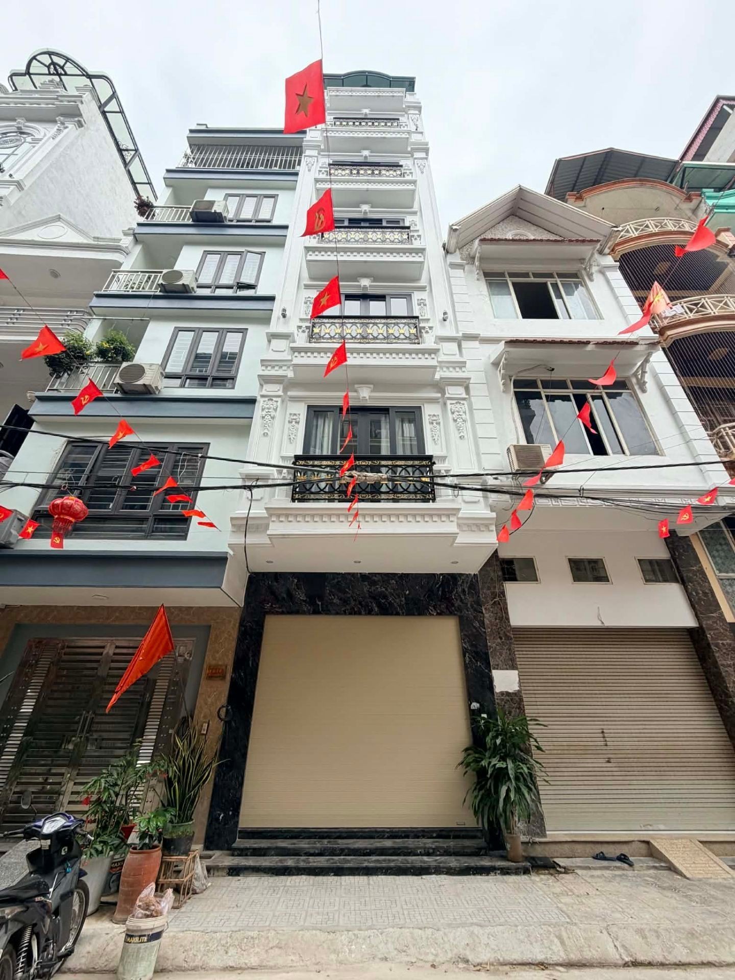 Đức giang,long biên 9 tỷ 60m phân lô ô tô,cần bán chuyển vào nam