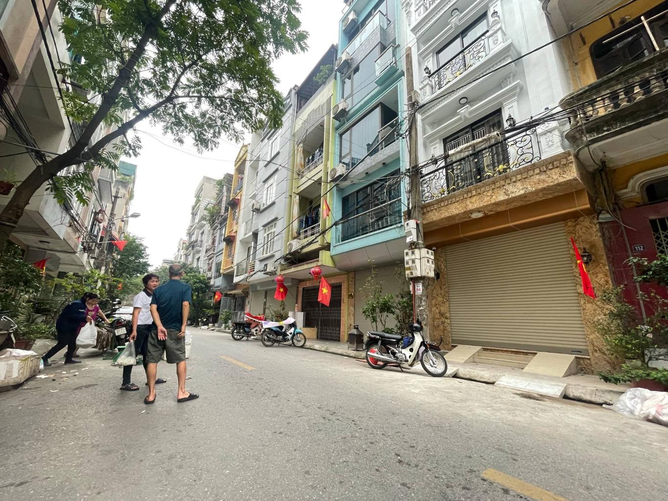 Đức giang,long biên 9 tỷ 60m phân lô ô tô,cần bán chuyển vào nam 4