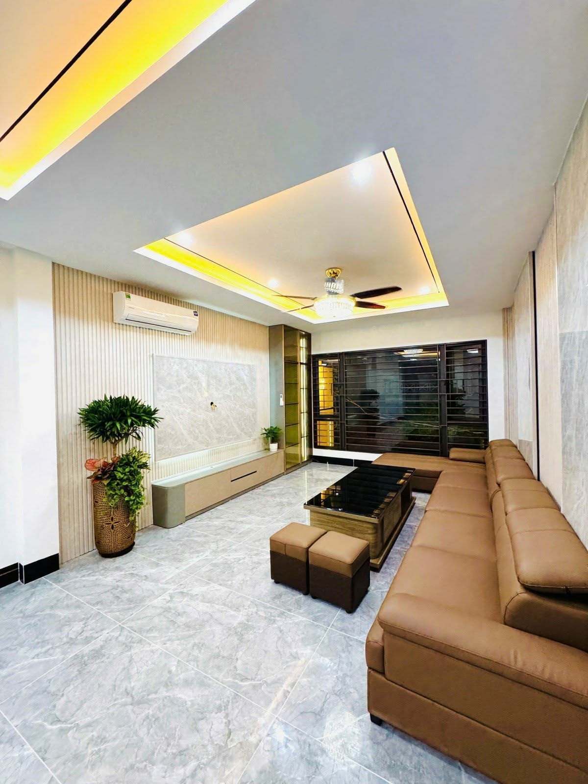 Cần bán Nhà mặt tiền đường Phố Trạm, Phường Bồ Đề, Diện tích 60m², Giá 22.5 Tỷ 2