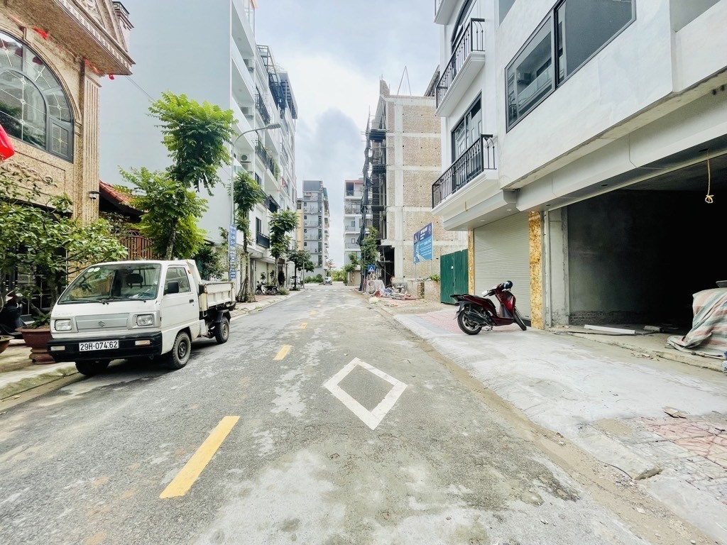 Ngọc thụy cạnh công viên Long Biên 11 tỷ 60m ô tô vỉa hè cạnh nhà 2