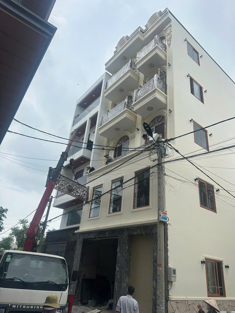 BIỆT THỰ GÓC 2 MẶT TIỀN ĐẲNG CẤP TÂN CHÁNH HIỆP, Q.12 – THANG MÁY RIÊNG