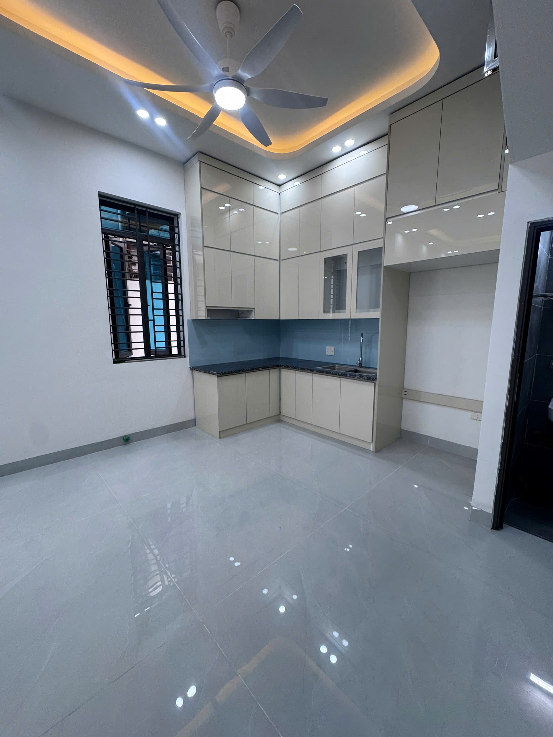 Nhà 4 tầng Bình Lộc Lê Thanh Nghị ngõ thông ô tô vào nhà giá 3ty450 2