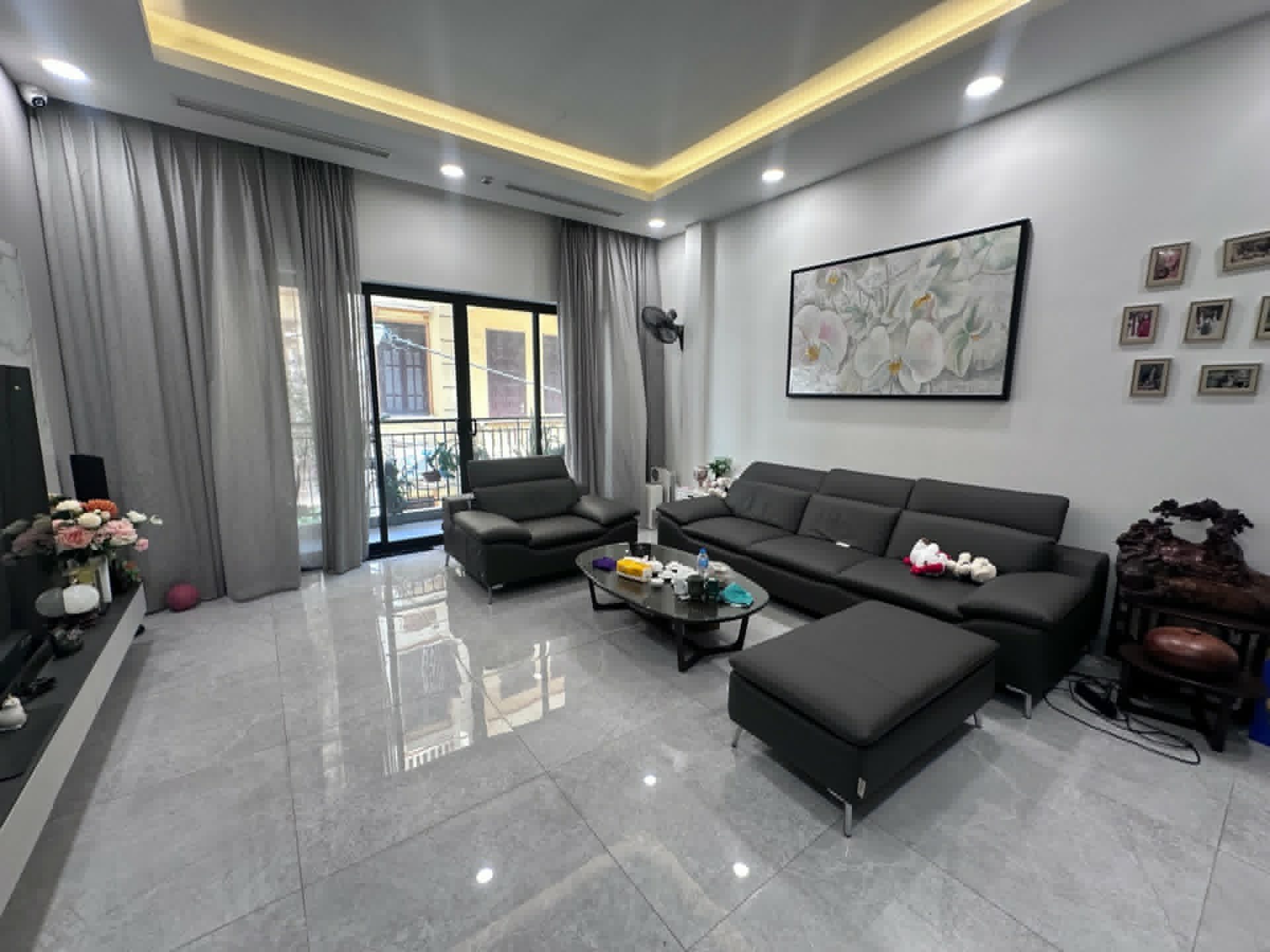 Cần bán Nhà mặt tiền đường Lạc Trung, Phường Vĩnh Tuy, Diện tích 86m², Giá 37.9 Tỷ 5