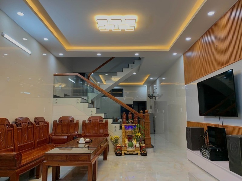Bán nhà mặt phố đường số 13, Long Bình, Thủ Đức, TP HCM. DT 105m2, 4 tầng. Giá 7,5 tỷ 2
