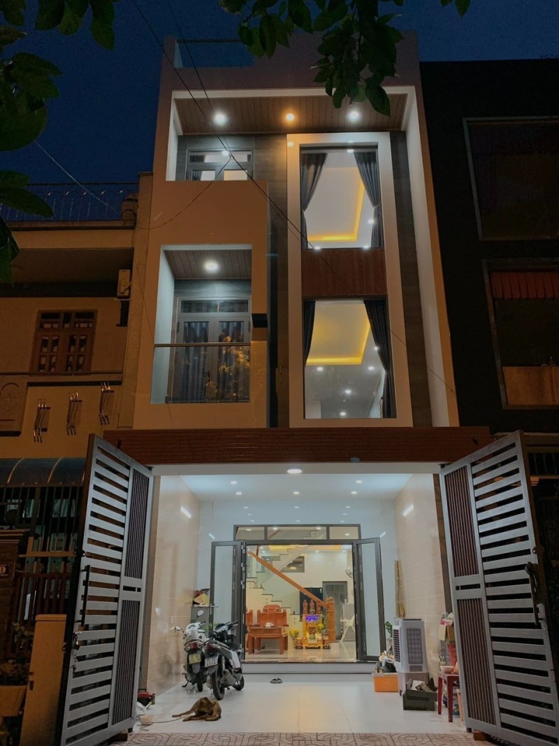 Bán nhà mặt phố đường số 13, Long Bình, Thủ Đức, TP HCM. DT 105m2, 4 tầng. Giá 7,5 tỷ 5
