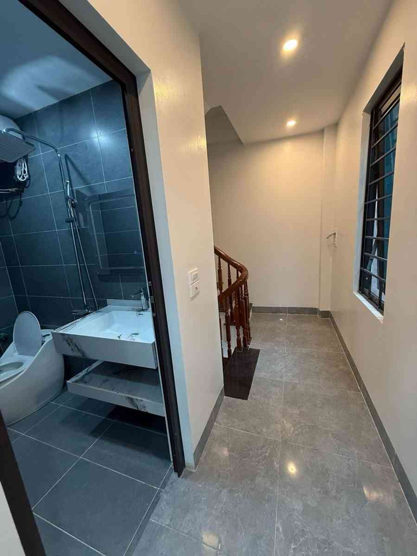 Thông tin thật 3.9 tỷ Nhà mới 5 tầng sổ đỏ Cự Khối,Long Biên 3
