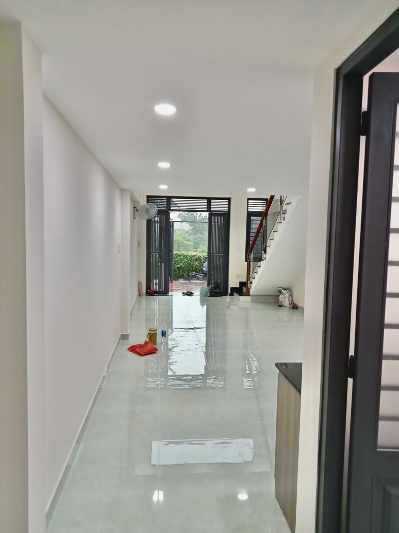 Bán nhà đường Số 11, Trường Thọ, Thủ Đức, TP HCM. DT 93m2 (4x24m), 2 tầng,  sổ hồng, giá 7.15  tỷ.