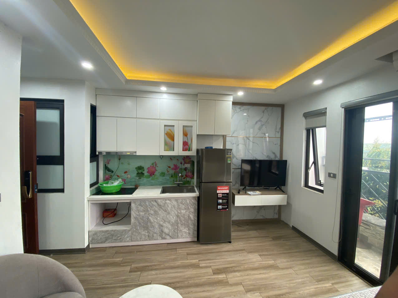 Cho thuê Căn hộ chung cư mini tại ngõ 193 Trích Sài. Ban công thoáng View Hồ Tây. Chỉ 7tr 3