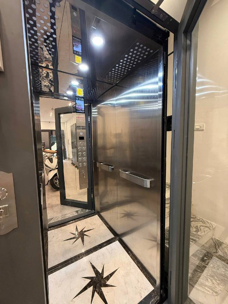 Nhà thật phố Hồng Tiến Long Biên 11 tỷ thang máy gần mặt phố ngõ ô tô 4