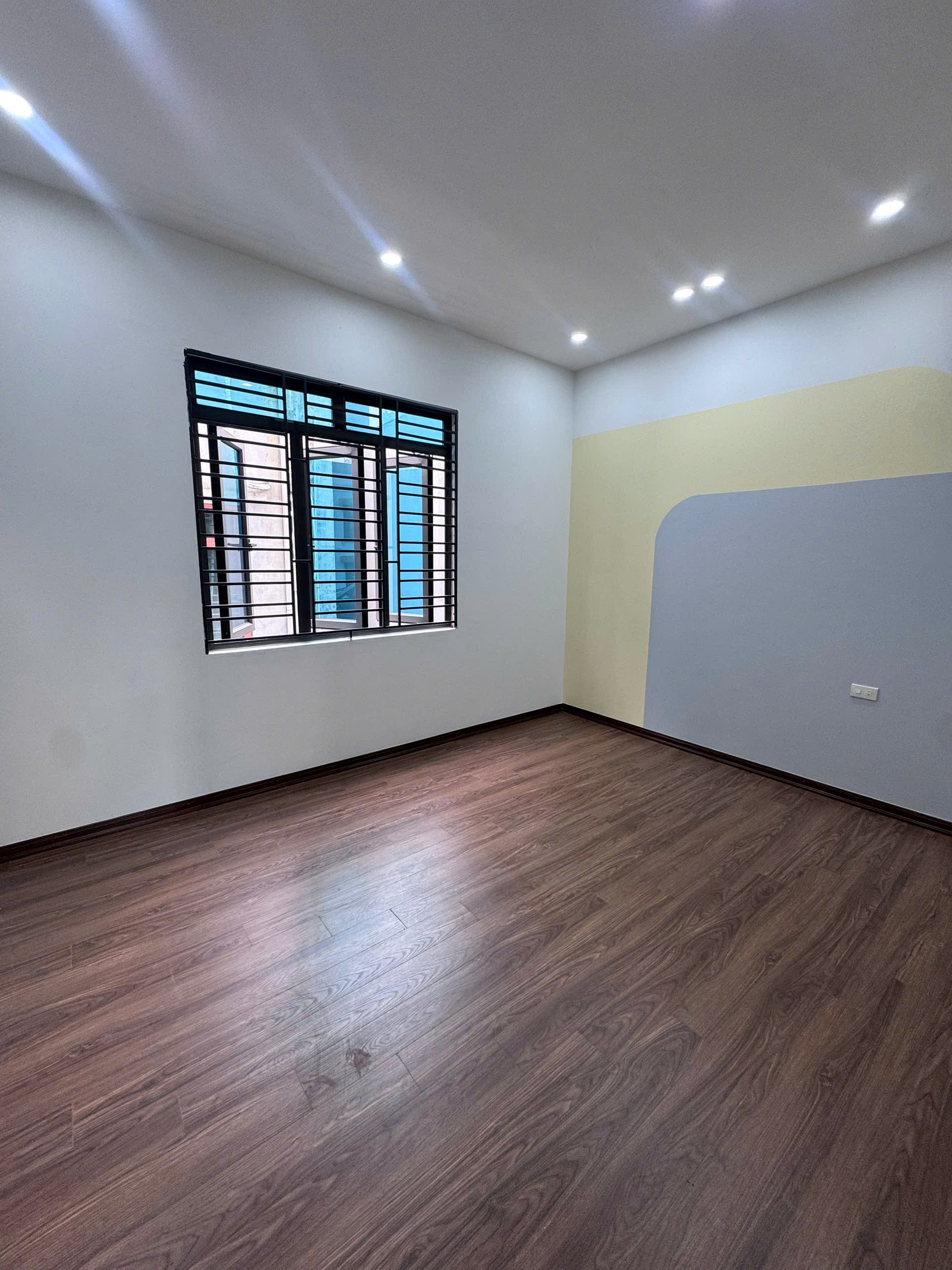 Nhà 4 tầng Bình Lộc Lê Thanh Nghị ngõ thông ô tô vào nhà giá 3ty450 4