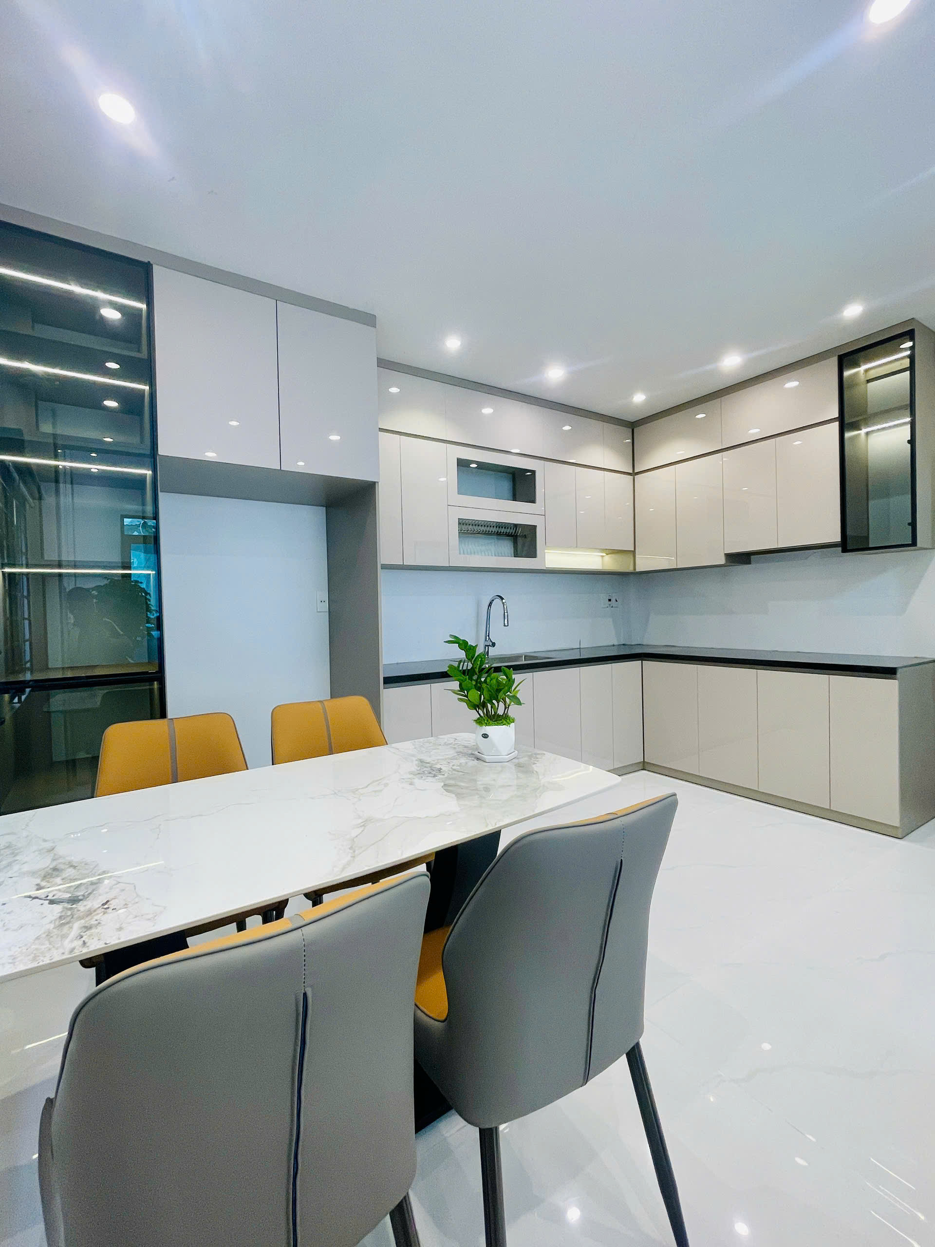 Nhà 3 tầng lô góc Nguyễn Lương Bằng Hải Dương 52m2 có sân ô tô giá 3ty380tr 5