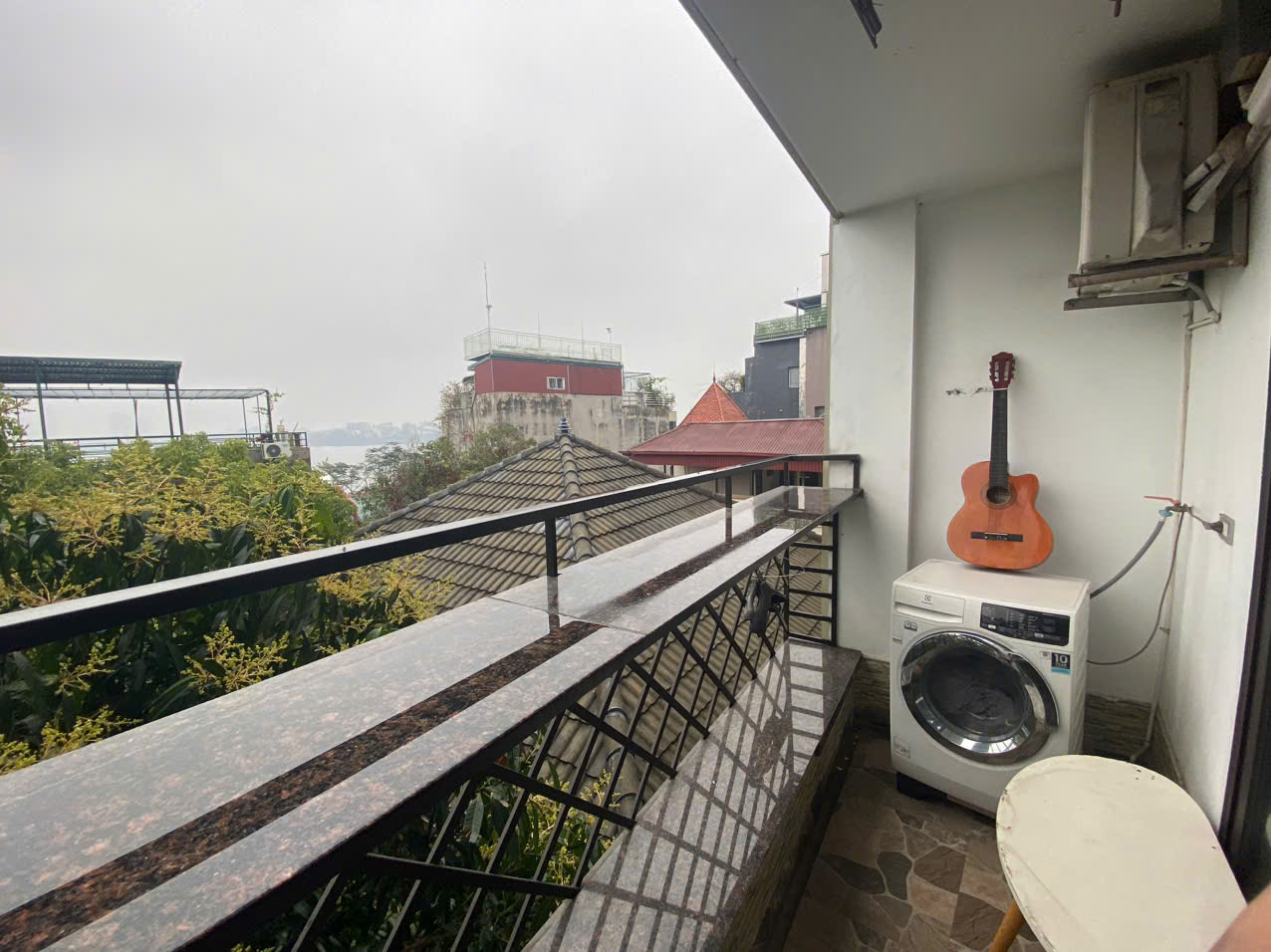 Cho thuê Căn hộ chung cư mini tại ngõ 193 Trích Sài. Ban công thoáng View Hồ Tây. Chỉ 7tr 6
