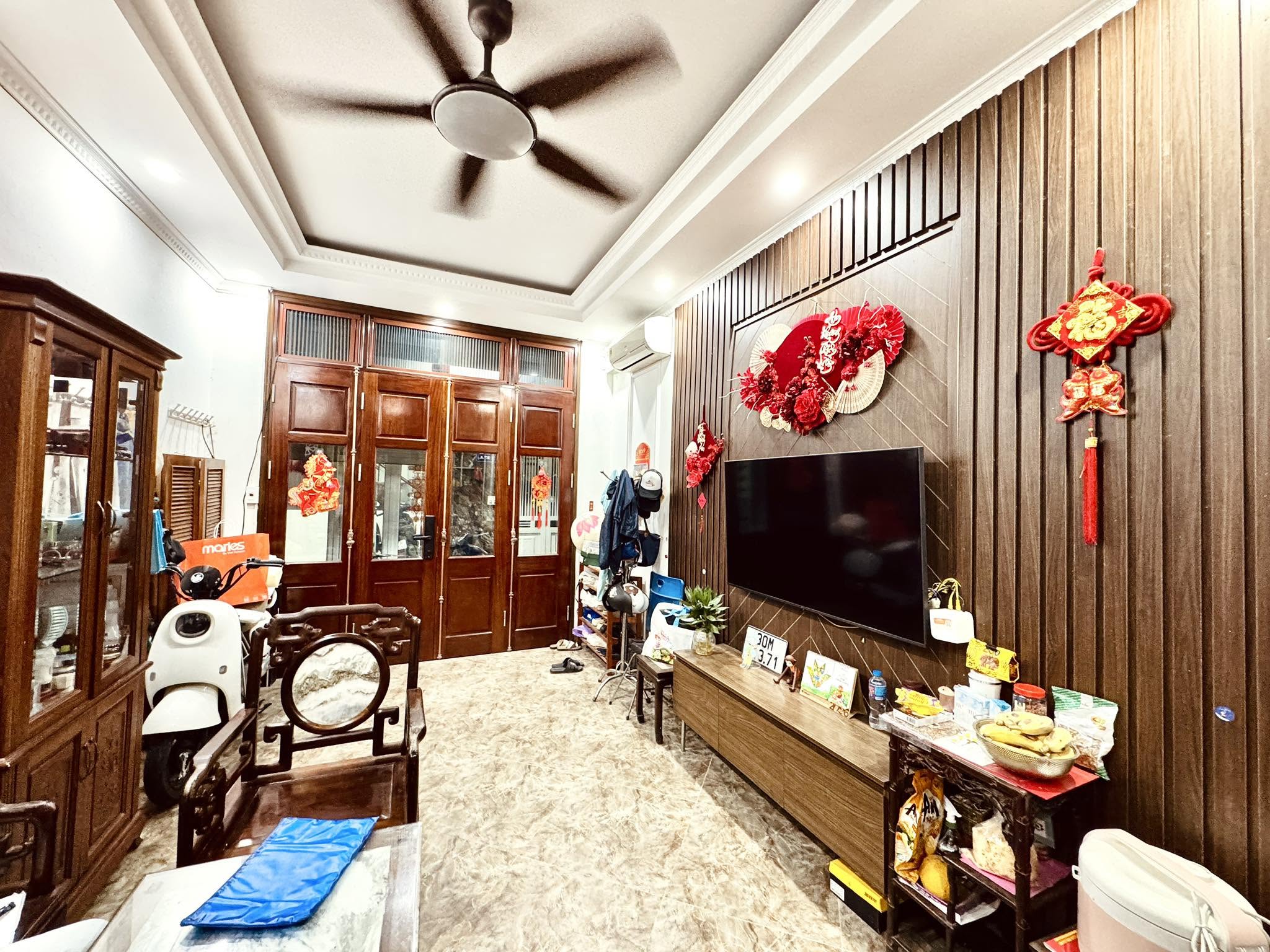 Cần bán Nhà mặt tiền đường Khương Đình, Phường Khương Đình, Diện tích 35m², Giá 11 Tỷ