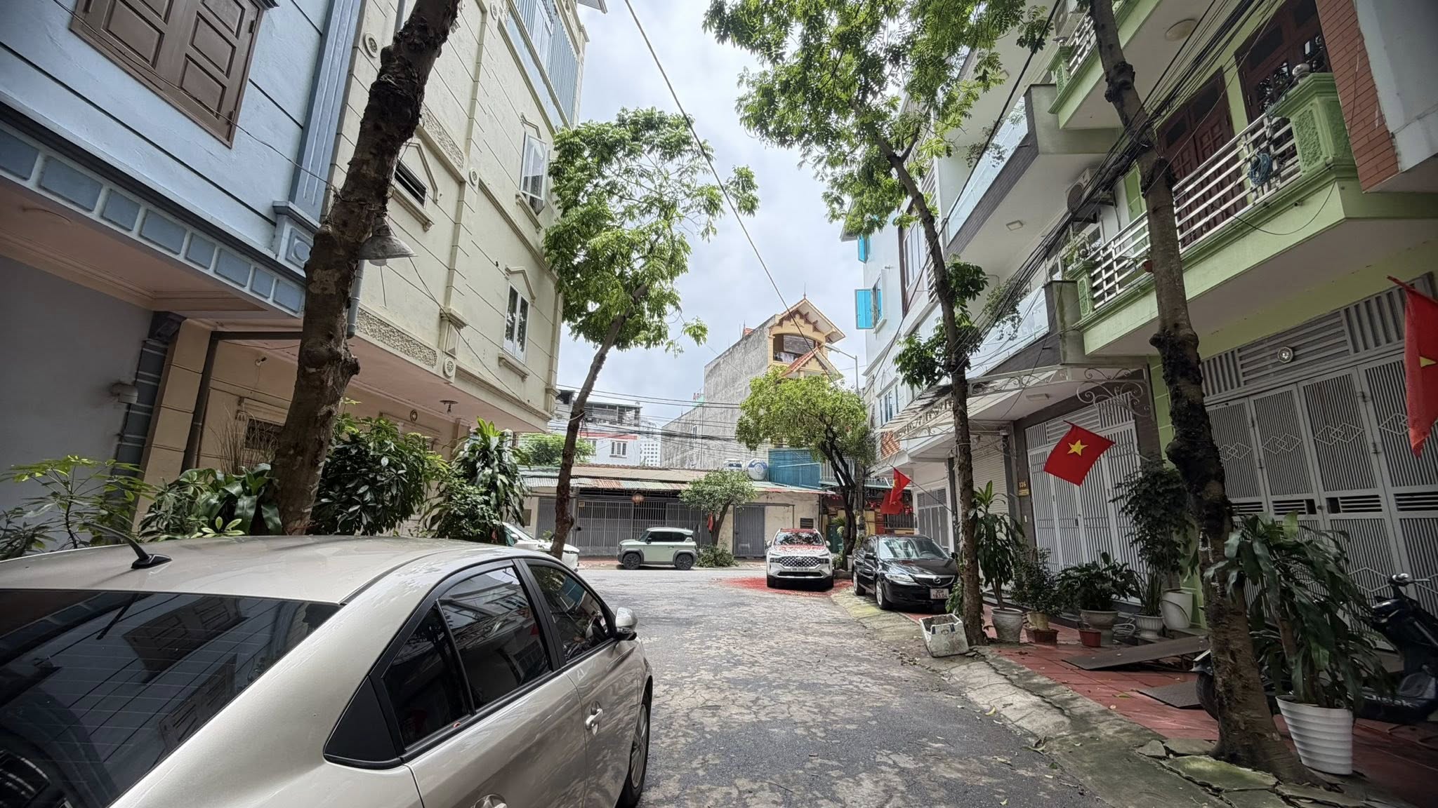 Nguyễn Văn Cừ Long Biên 9.5 tỷ 45m ô tô qua nhà gần công viên 3