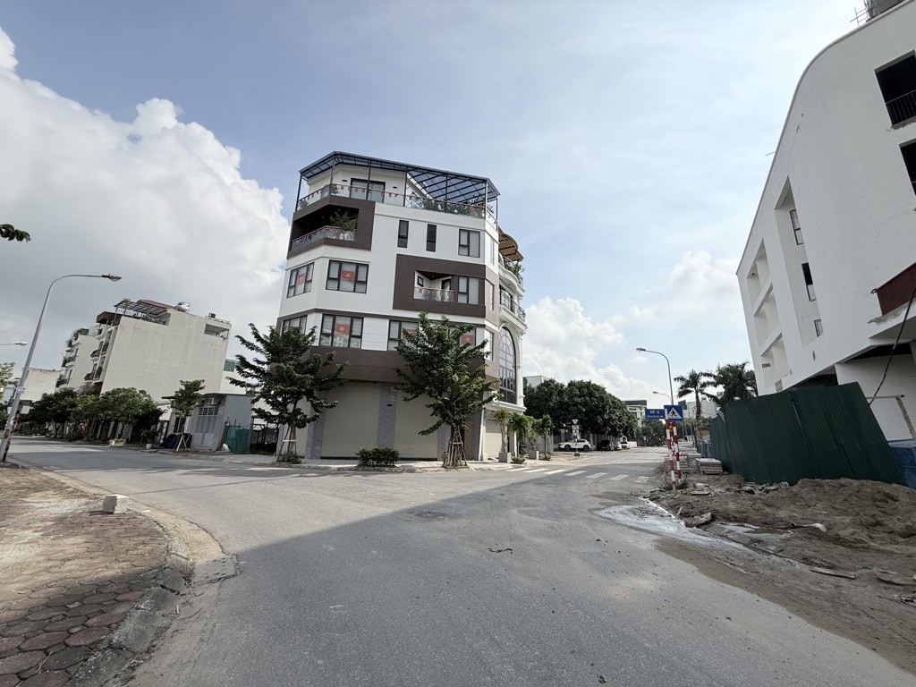 Ngọc thụy cạnh công viên Long Biên 10 tỷ 60m ô tô vỉa hè cạnh nhà 2