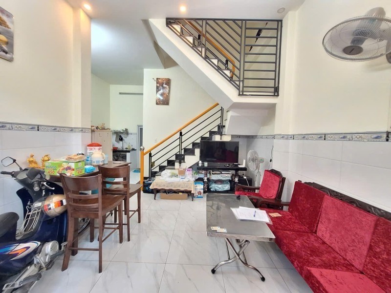 Bán nhà 3 tầng đường Số 8, Linh Trung, Thủ Đức, TP HCM. DT 106m2, sổ hồng riêng, giá 7.5 tỷ. 2