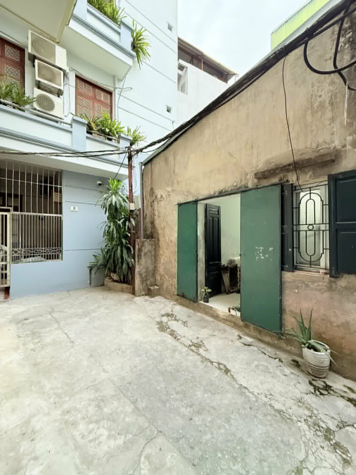 Cần bán Đất đường Giáp Bát, Phường Giáp Bát, Diện tích 40m², Giá 10.2 Tỷ 2