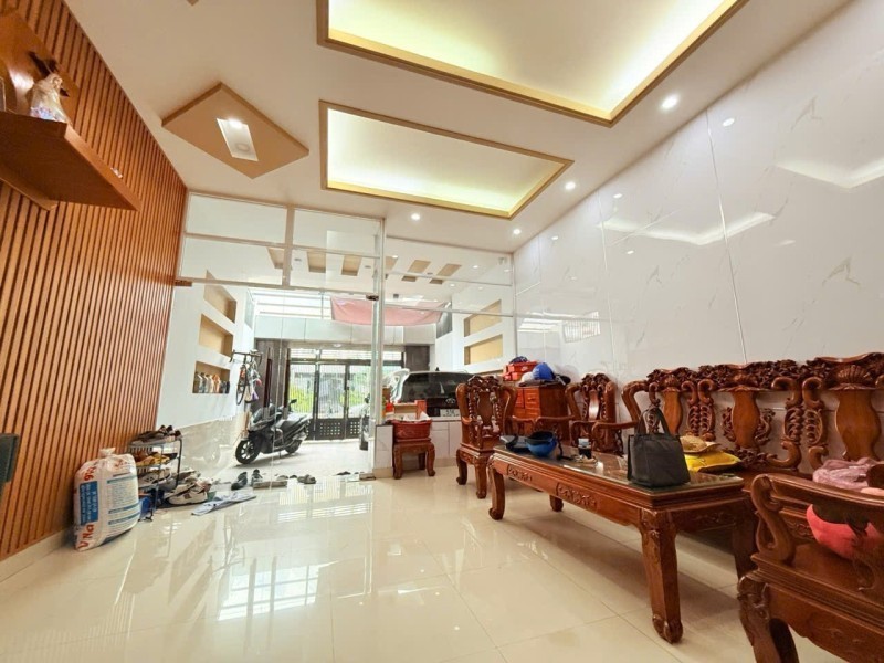 Bán nhà mặt tiền đường 494, Tăng Nhơn Phú A, Q9, Thủ Đức, TP HCM. DT 105m2 , 4 tầng, giá 14.9 tỷ.