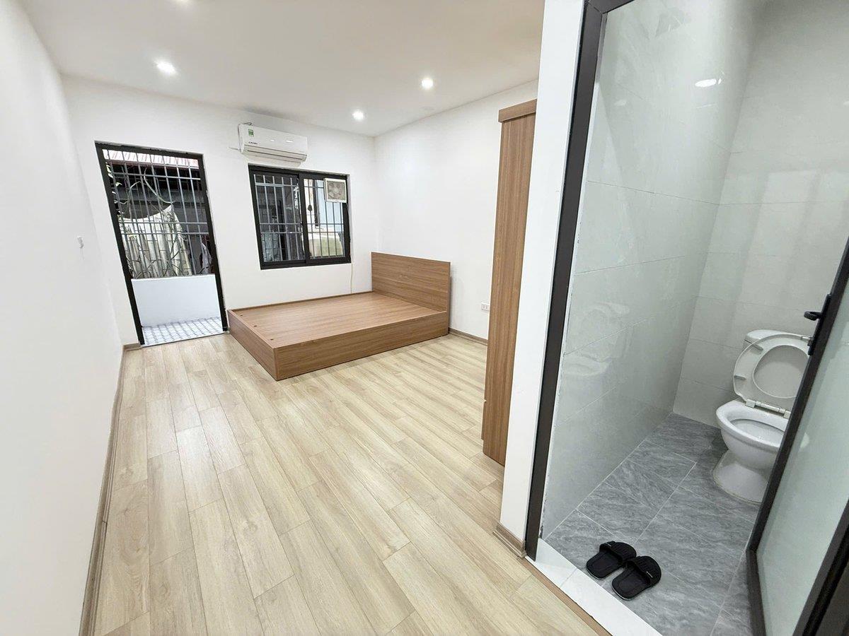 HIẾM !!! NHÀ MỚI ĐẸP Ở NGAY-THANG MÁY NHẬP KHẨU -NGÕ THÔNG THOÁNG BA GÁC TRÁNH-BA BƯỚC CHÂN 3