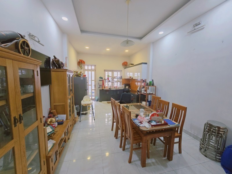 Bán nhà mặt phố đường Số 14, Phước Bình, Q9, Thủ Đức, TP HCM. DT 88m2, 3 tầng, giá 10,95  tỷ. 2