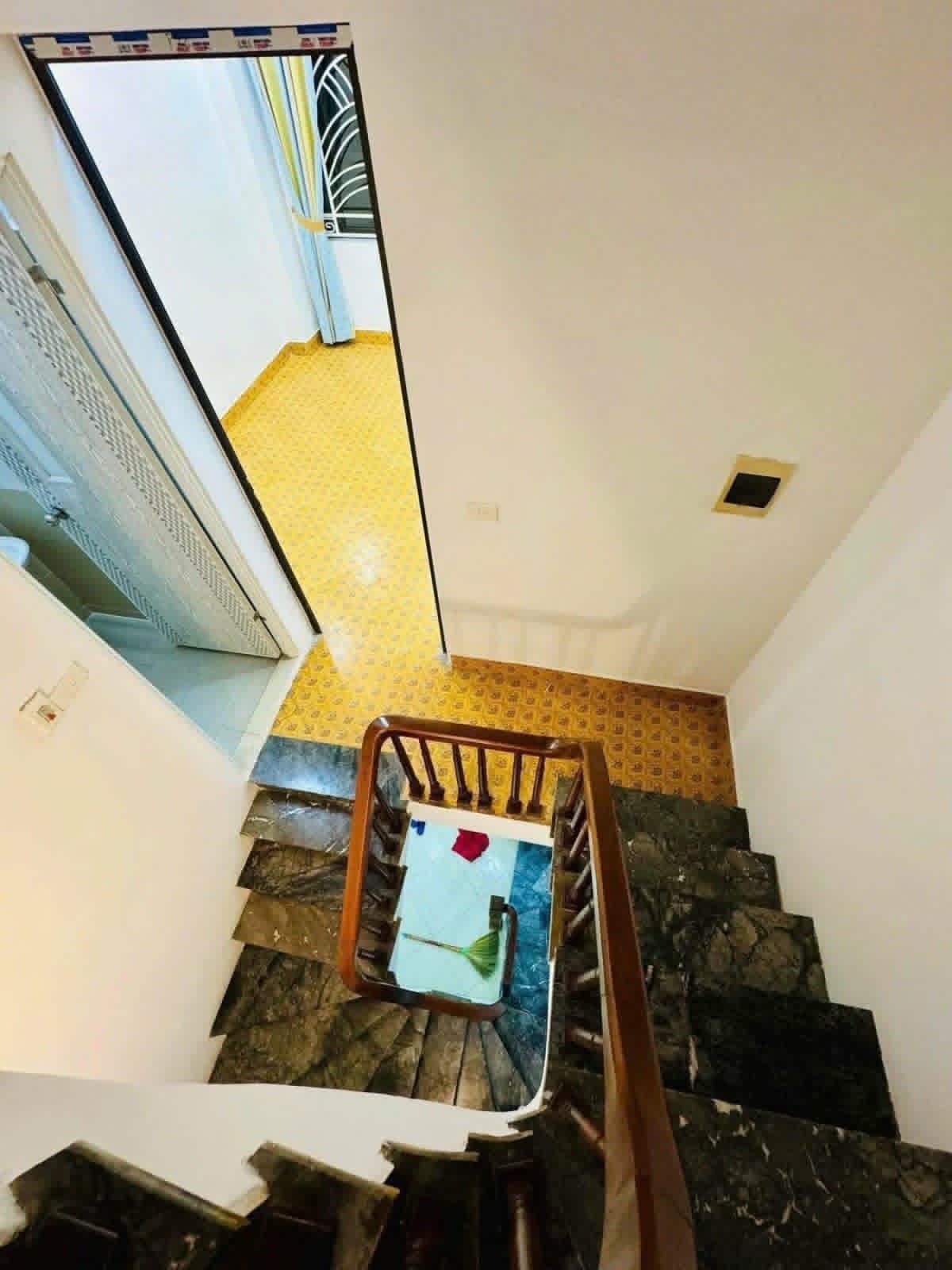 Cần bán Nhà mặt tiền đường Trương Định, Phường Hoàng Văn Thụ, Diện tích 32m², Giá 7.3 Tỷ 2
